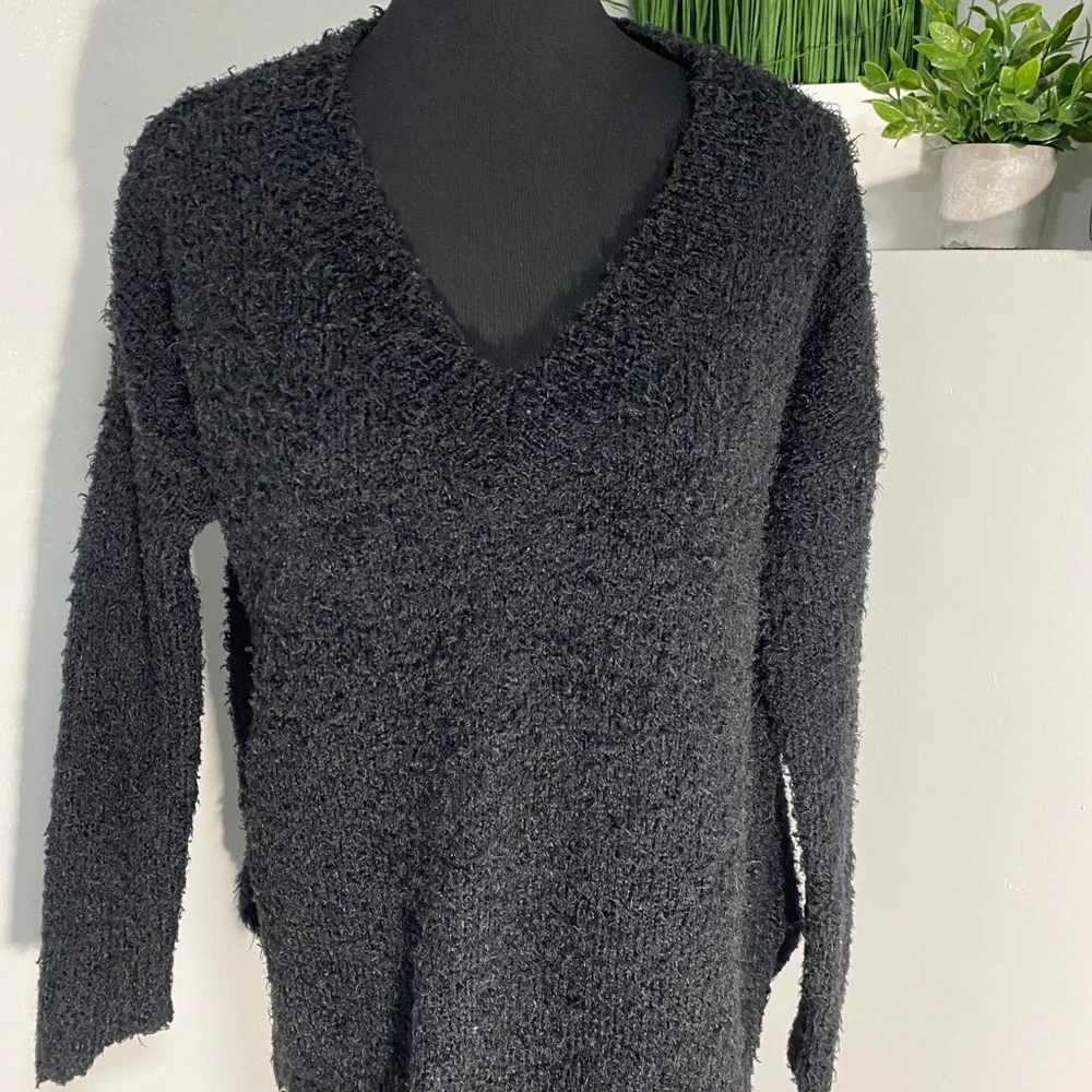 STREETWEAR SOCIETY V-Neck Black Fuzzy Sweater